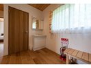 D1.D2棟は2Fにもトイレと洗面化粧台が有ります。