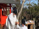 『稲荷社祭』の祭礼が青空の下 粛々と行われました。