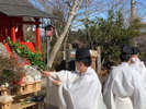 『稲荷社祭』の祭礼が青空の下 粛々と行われました。