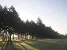 朝日に照らされたコースを望む(白河高原CC)