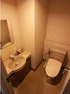 ツインルーム/室内の洗面所とトイレです。お風呂は別棟の大浴場をご利用下さい♪