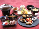 御夕食【和食懐石】でございます。※季節によって食材が変更になる可能性があります。