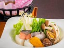 鍋物季節ごとに旬な食材を使用しております。