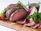 朝から食べられるローストビーフが人気!