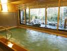 天然の嵐山温泉は『美人の湯』として知られています(大浴場 内湯)