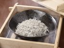 ■ご朝食/地元漁港で水揚げされた「釜揚げしらす」。お好きなだけお召し上がりください♪