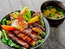道の駅内の「きふね食堂」は、「耳納いーっとん」の肩ロースを使った「ウキロコポーク丼」もあります