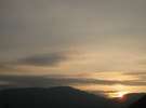 湯沢高原に、沈む夕日（ピットインテラスより撮影）