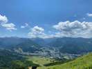 飯士山散策ルートから、眼下に谷川連峰