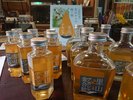 売店では、辰野町産の蜂蜜を販売しております。時期によって、百花、栗、アカシアとございます。