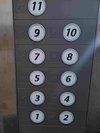 エレベーター館内に2基あり。点字あり(ボタン浮き出しあり)