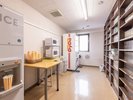 4階に電子レンジ、製氷機、自動販売機、漫画コーナーがございます♪