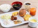 一日の始まりにうれしい、無料朝食バイキング♪ ※写真はイメージ