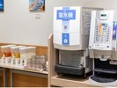 ドリンクコーナー、コーヒーやジュースを自由にお楽しみいただけます。