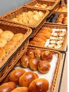 「スヰト」ベーカリーより毎朝お届けいたします。