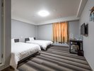 【スーペリアツイン】最上階のツインのお部屋(入口からの写真)