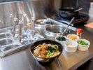 ・【朝食バイキング】自分で茹でたうどんをお好みでカスタム♪