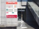 ・1Fエレベーター入口 奥にエレベーターがございます。