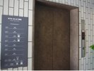 ・1Fエレベーター 2Fがフロントロビーになっております。