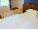ベッドガードを無料で貸出しております。台数に限りがございますので、事前にご予約ください。