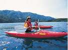 透明度抜群の青木湖で景色を眺めながらカヌー体験！