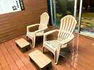 外気浴スペースには整い椅子もご用意。