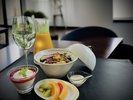 サラダ、季節の果物、ヨグルート