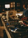 Lounge�b���E���W����DJ�u�[�X�ł͒���I�ɉ��y�C�x���g���J��