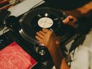 Lounge�b���E���W����DJ�u�[�X�ł͒���I�ɉ��y�C�x���g���J��