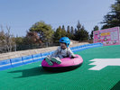 『わんぱくチュービング』専用チューブに乗って滑り降りよう♪