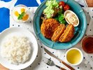 彩りサラダと洋風メンチカツ定食(イメージ)