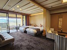 【水鏡庵/洋室からの眺め】ゆったりとした客室から緑を望む。