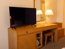 テレビは43インチのスマートテレビ(YouTube、TVer、ABEMA等視聴可能)