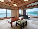 最上階(8階)からの眺望は、油谷湾を一望する絶景