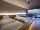 【夕凪の棟】油谷湾の美しい夕景を望む新和洋室(2022年12月 リニューアルオープン)