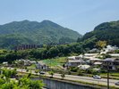 和洋スタンダードからの眺望(新緑の時期・山側のお部屋)