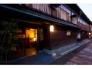 【東茶屋街・志摩】文政3年(1820年)に建てられた、お茶屋建築です♪「写真提供:金沢市」