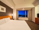 モデレートダブルルーム〈夜の景色・別府側〉