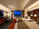 インペリアルスイートルーム〈夜の景色・別府側〉