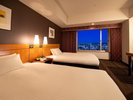 スーペリアツインルーム〈夜の景色・大分側〉