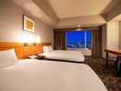 デラックスツインルーム〈夜の景色・大分側〉