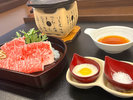山形牛の炙り焼きすき。北前塩・特製だれ・とろろ芋の3つの味わいをお楽しみください。