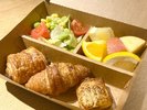 お部屋でもお召し上がりいただけるようテイクアウトも可能です。