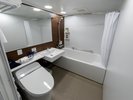 機能性に優れたユニット型バスルーム/珍し広めのバスタブ採用