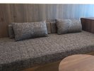 ごろんと寝転がれるソファ