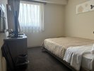 【シングルルーム】 広さ13u / ベット幅120cm ビジネスや一人旅にちょうどいい広さです。