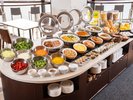 ご朝食は和洋中のビュッフェスタイル