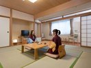 【本館和室12.5畳】すべての和室に広縁を設け、座敷に広がりを持たせています。