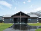 ゆったりとした洋室でお寛ぎいただけるタイプのお部屋です。/「四季彩」菖蒲・紅梅