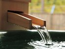 陶器風呂でゆっくりと疲れを癒してください。/「四季彩」伽羅・杜若